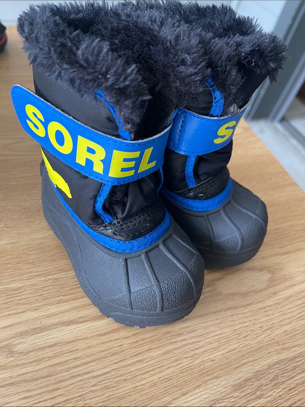 Sorel Kids Black and Blue Snow Boots size 5